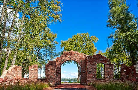 Hutton Brickyards Riverfront Hotel & Venue