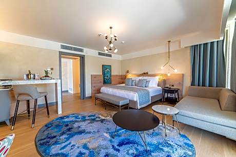 Luxury Suite with Terrace Jacuzzi