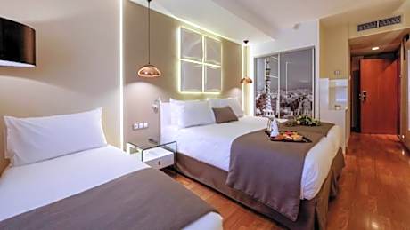 TRIPLE ROOM (3 ADULTS)