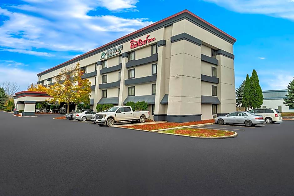 HomeTowne Studios by Red Roof Flint