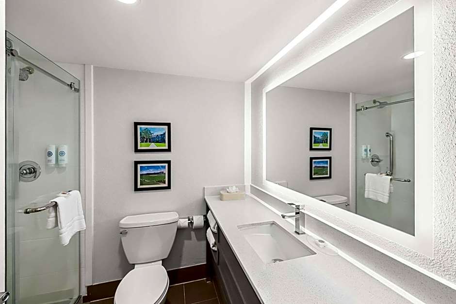 Comfort Inn & Suites Durham near Duke University