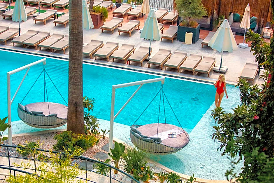 Morina Deluxe Hotel