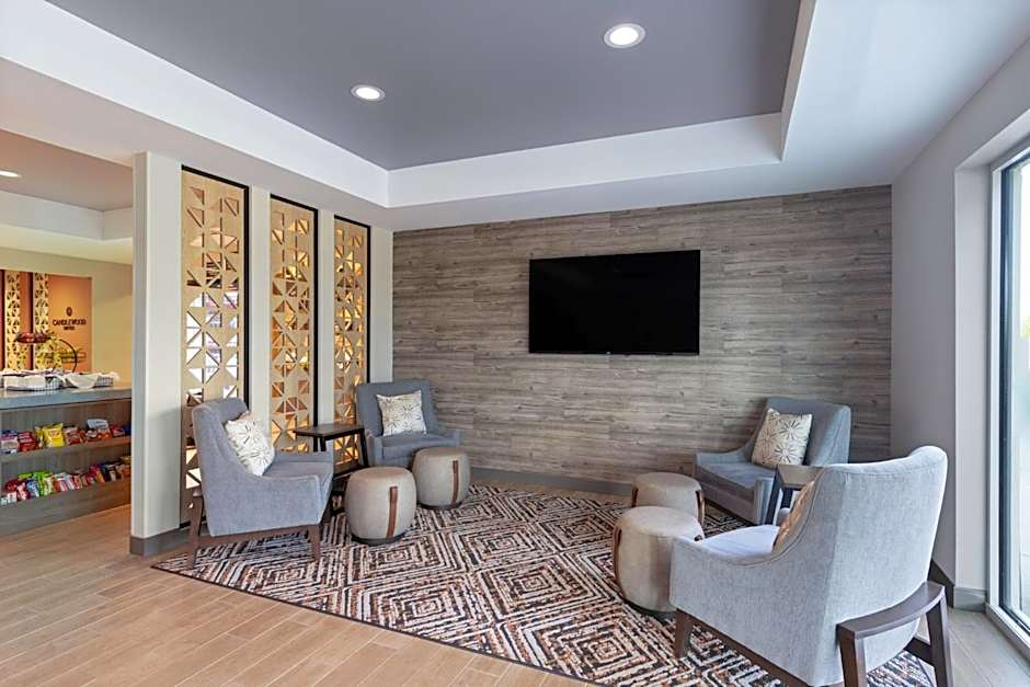 Candlewood Suites McPherson By IHG