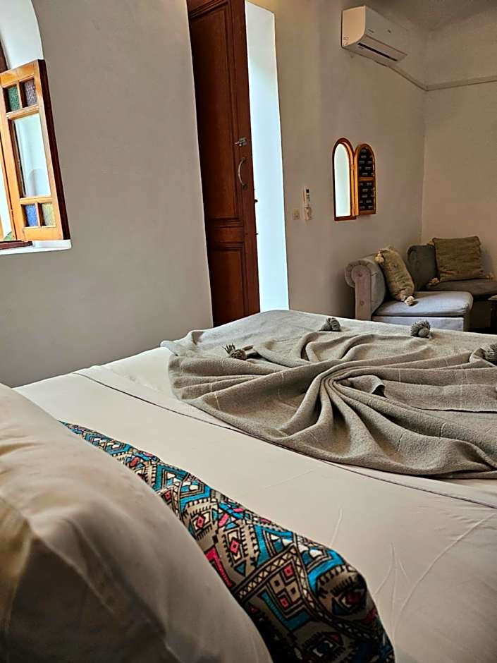 Riad O LY