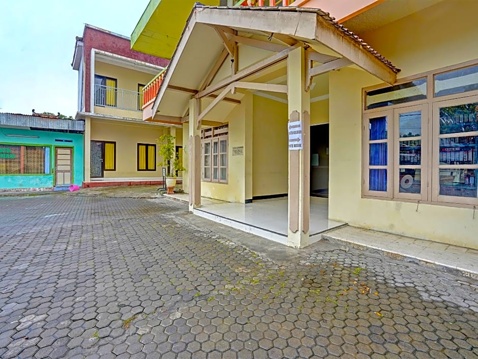 OYO 2708 Hotel Kemuning Syariah