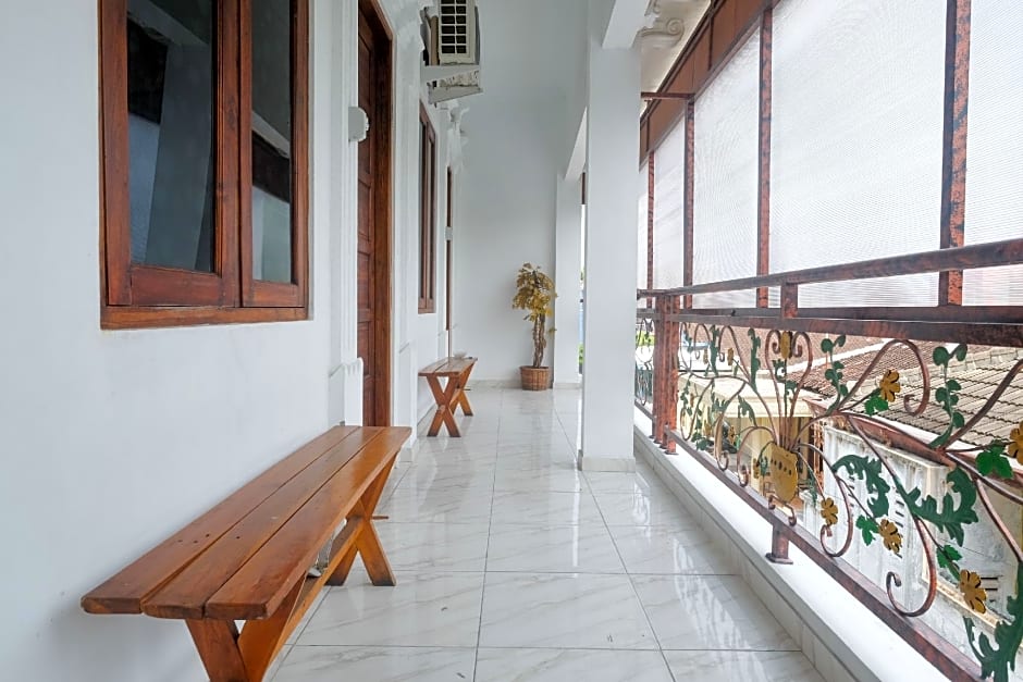 RedDoorz near Stasiun Purwosari