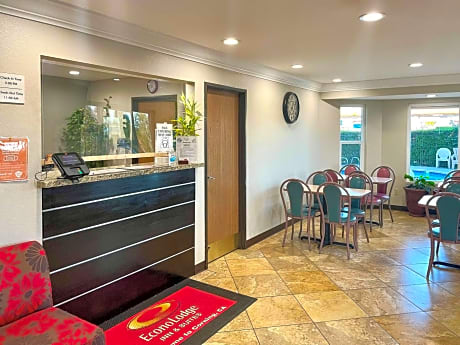 Econo Lodge Inn & Suites Corning