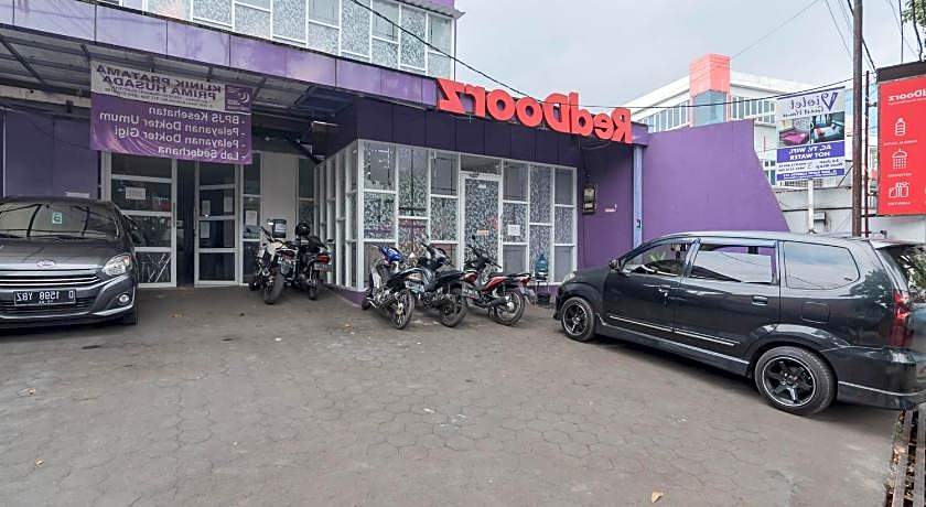 RedDoorz @ Gatot Subroto Street Bandung 3