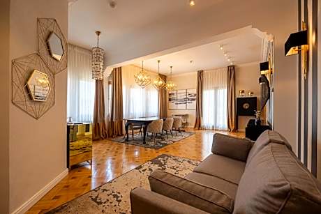 Deluxe Suite upper floors no elevator