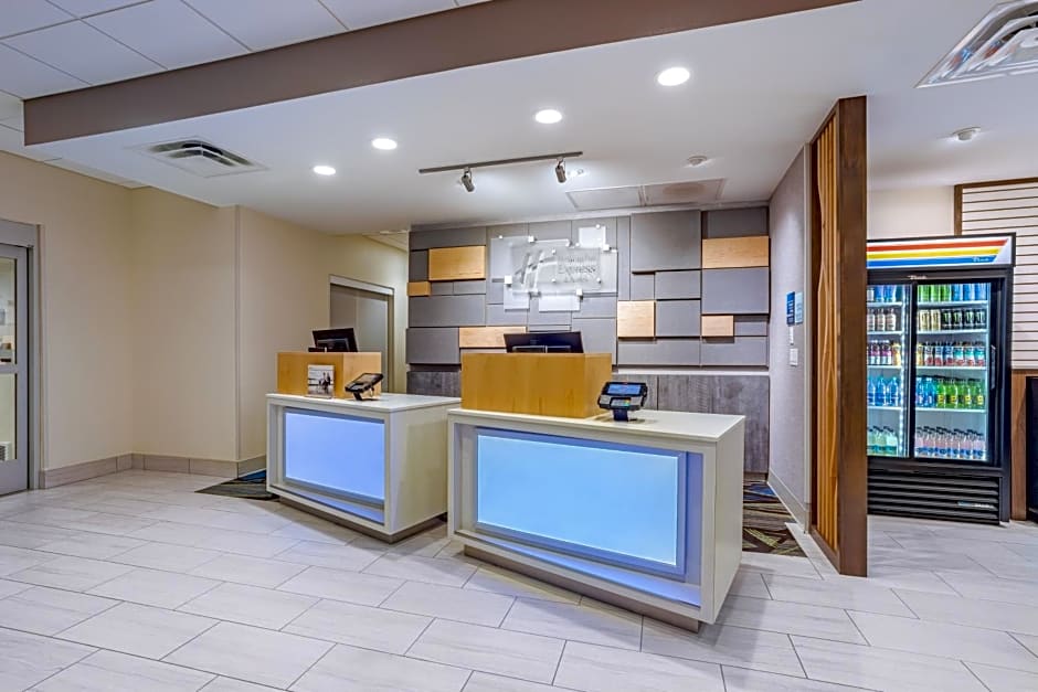 Holiday Inn Express & Suites - Elkhart North, an IHG Hotel