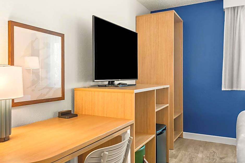 Spark by Hilton Eden Prairie