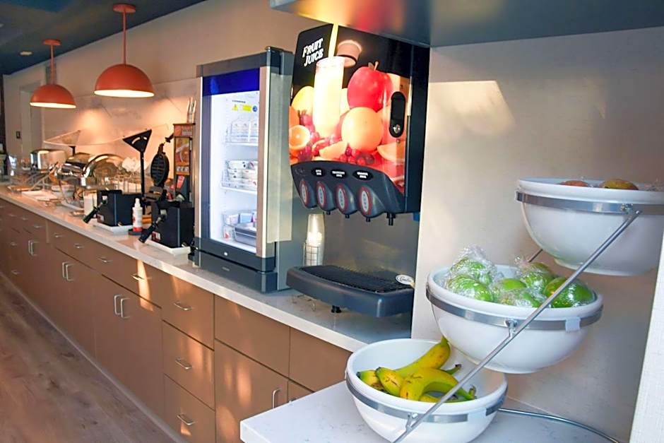 Comfort Inn & Suites NW Milwaukee