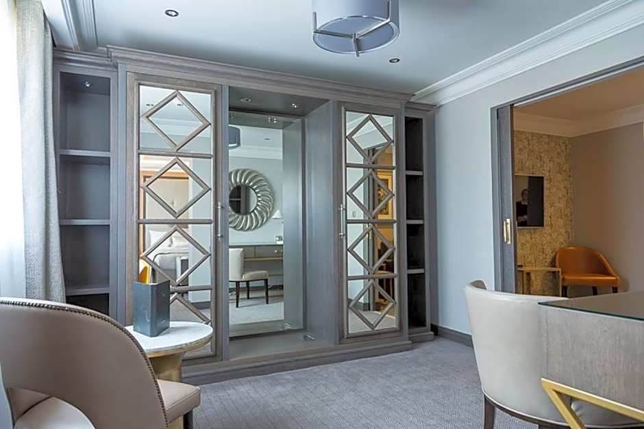 Riverside Lodge Hotel