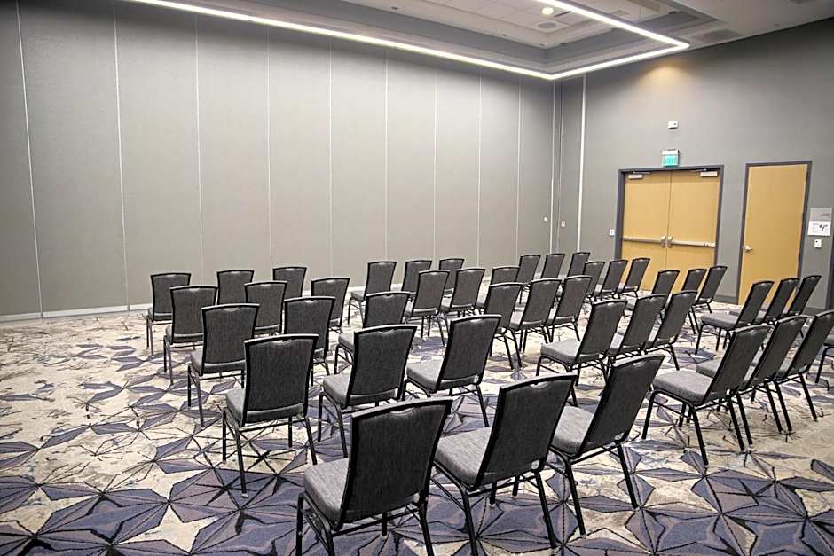 Holiday Inn & Suites Cedar Falls-Waterloo Event Ctr By IHG