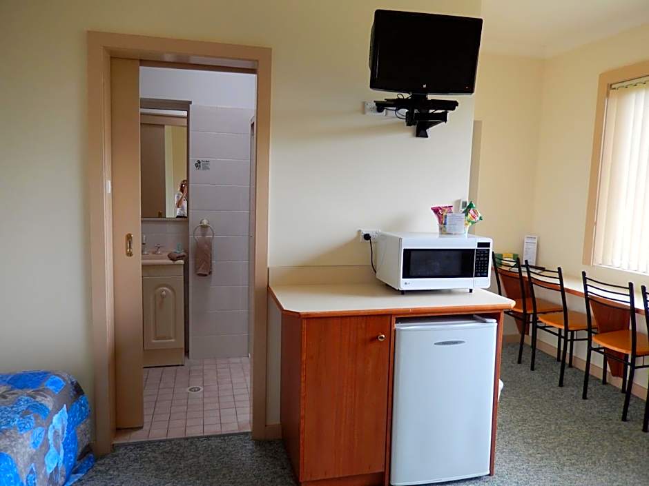 The Pioneer Way Motel