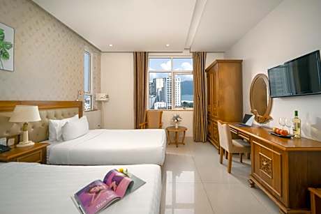 Deluxe Triple Room with Bathtub