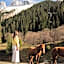 Country Inn & Suites by Radisson, Sonamarg