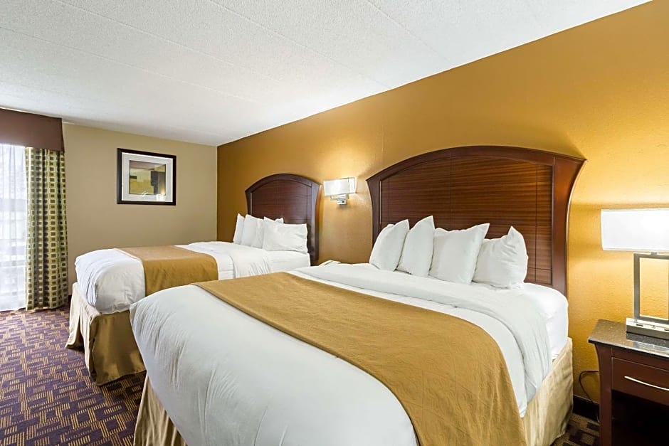 Quality Inn & Suites Arden Hills