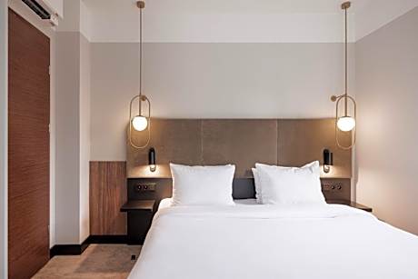 Two-Bedroom Executive Queen Suite with Sofa Bed and Balcony