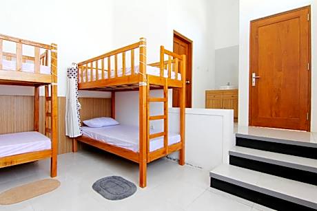 1 Person in Dormitory - Female Only