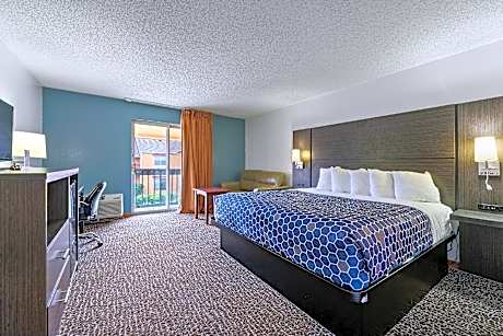 Premier 1 King Bed (Balcony)