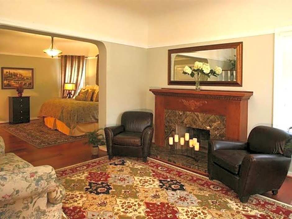 Cabernet House, an Old World Inn