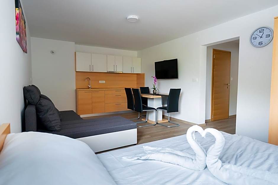 PJ Apartments & Wellness - Hot Tub & Sauna - Free Parking