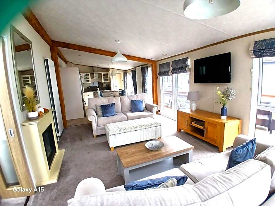 Couples Break Bluebell Luxury Lodge Skegness at Southview with pond view