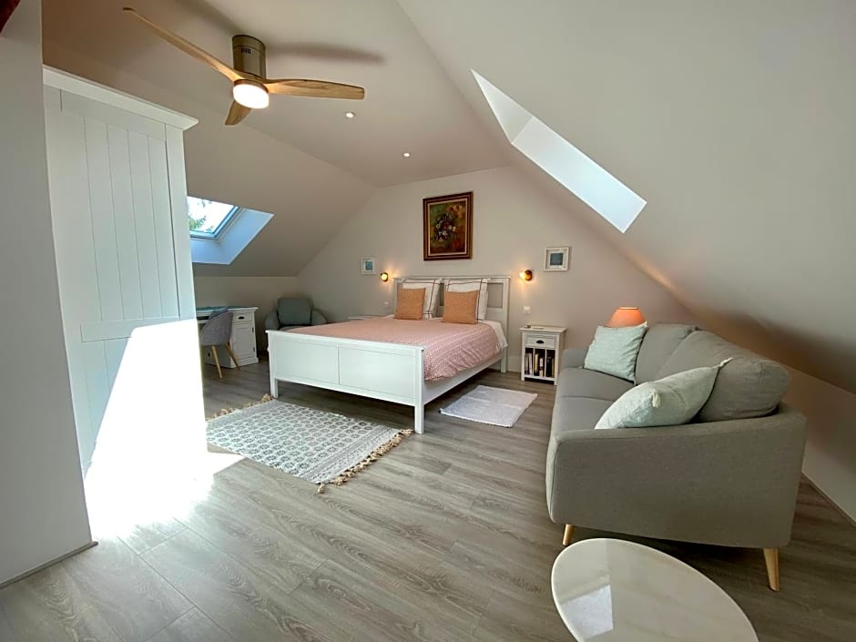 Sans Souci Bed and Breakfast Luxe Heated Pool and Restaurant