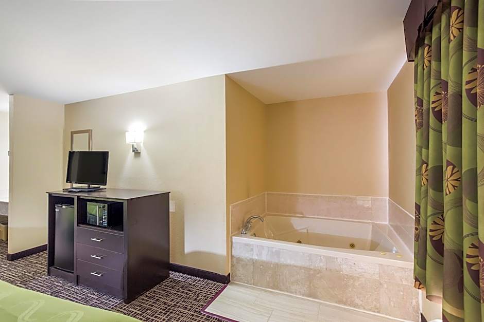 Quality Inn & Suites Caseyville - St. Louis