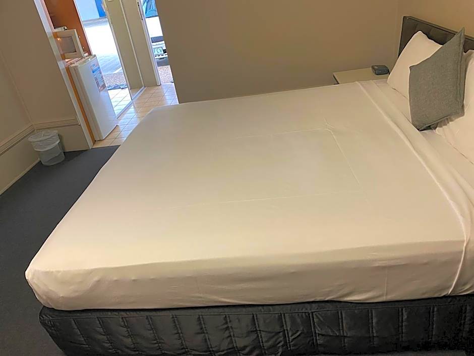 Cosmopolitan Motel & Serviced Apartments