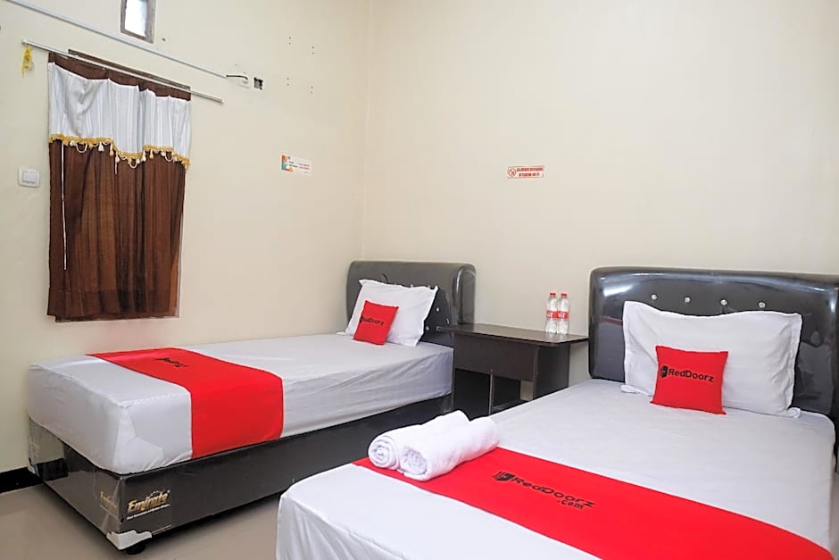 RedDoorz Syariah near Exit Toll Palur