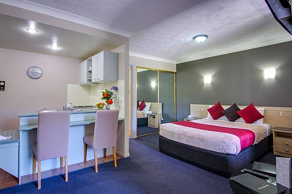 AAA Airport Albion Manor Apartments and Motel