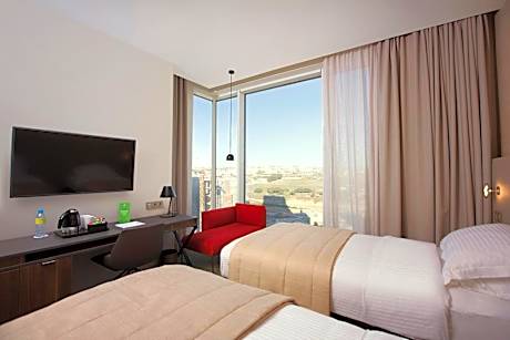 Standard Twin Room - High Floor
