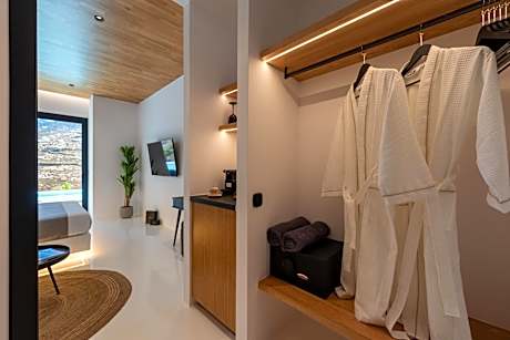 Junior Suite with Private Infinity Pool