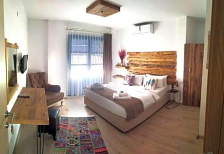 Lavinia Otel