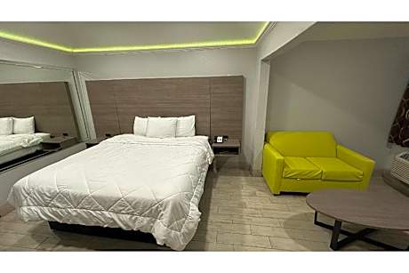 King Bed Accessible Smoking