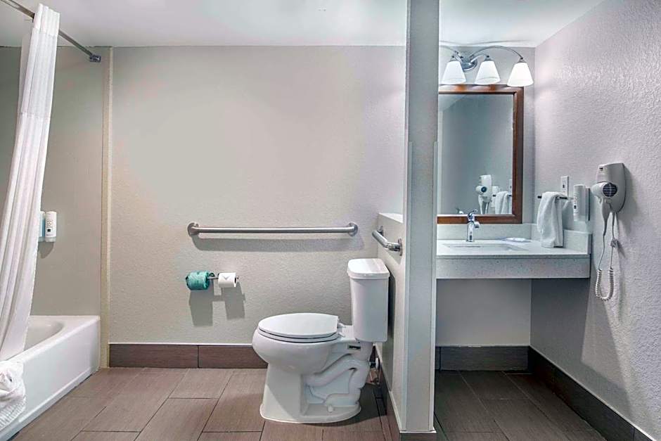 Quality Inn & Suites Athens University Area