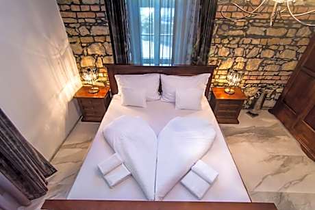 Deluxe Family Suite with Jacuzzi