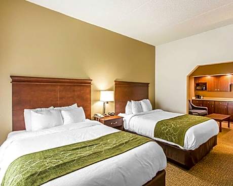 2 Queen Beds, Suite, Nonsmoking
