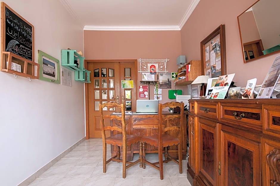 Ericeira Chill Hill Hostel & Private Rooms