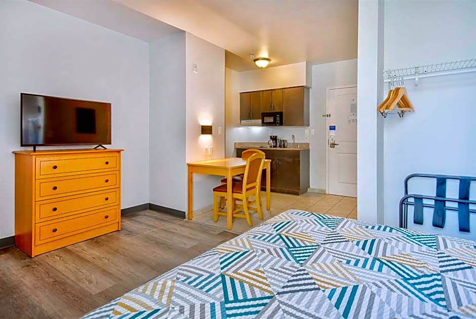 Studio 6 Bakersfield