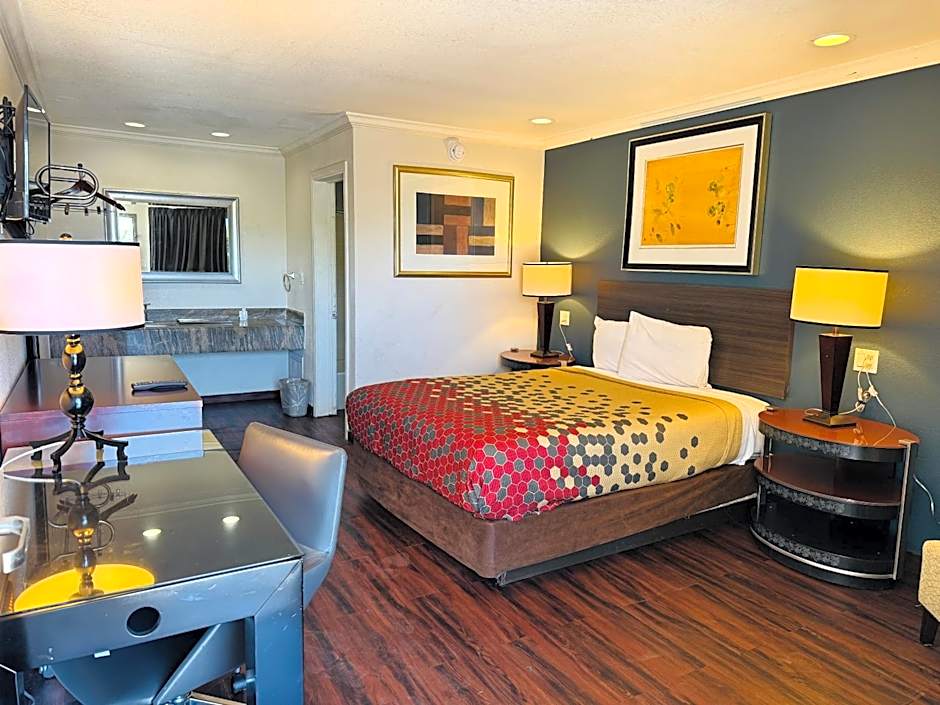Baymont by Wyndham Bakersfield
