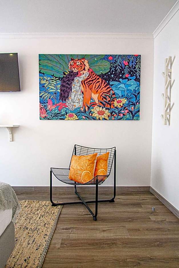 Pine House - Faro Airport, Beach and City Center