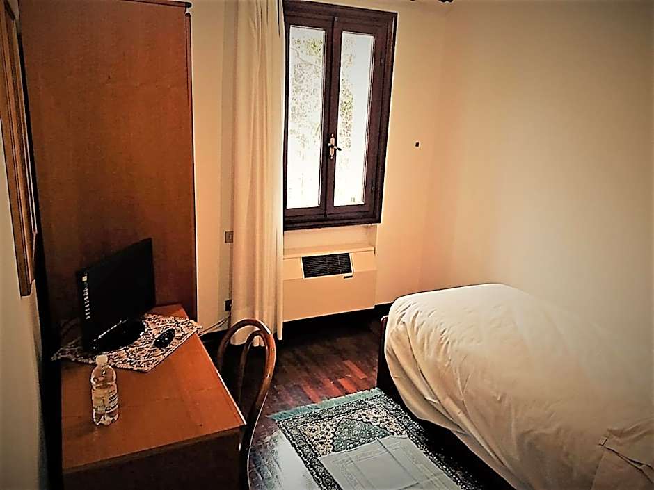 Photo 1 of 1 of Single Room