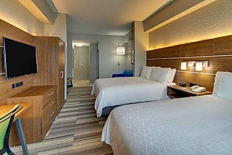 2 Queen Beds with Sofa Bed