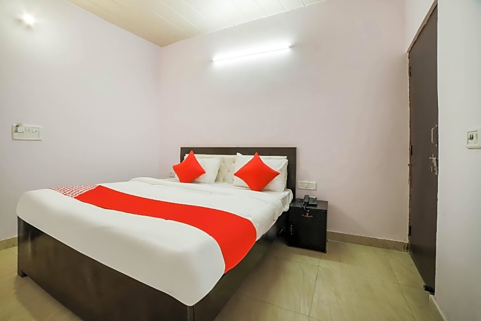 OYO 70893 KL Khari Inn