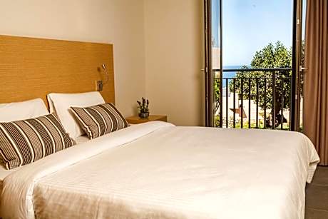 Superior One-Bedroom Apartment with Bay View