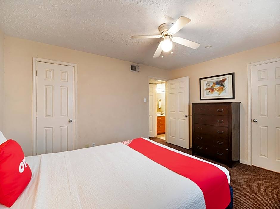 OYO Hotel & Apartments Houston Galleria