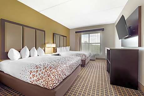 2 Queen Beds, Suite, Non-Smoking